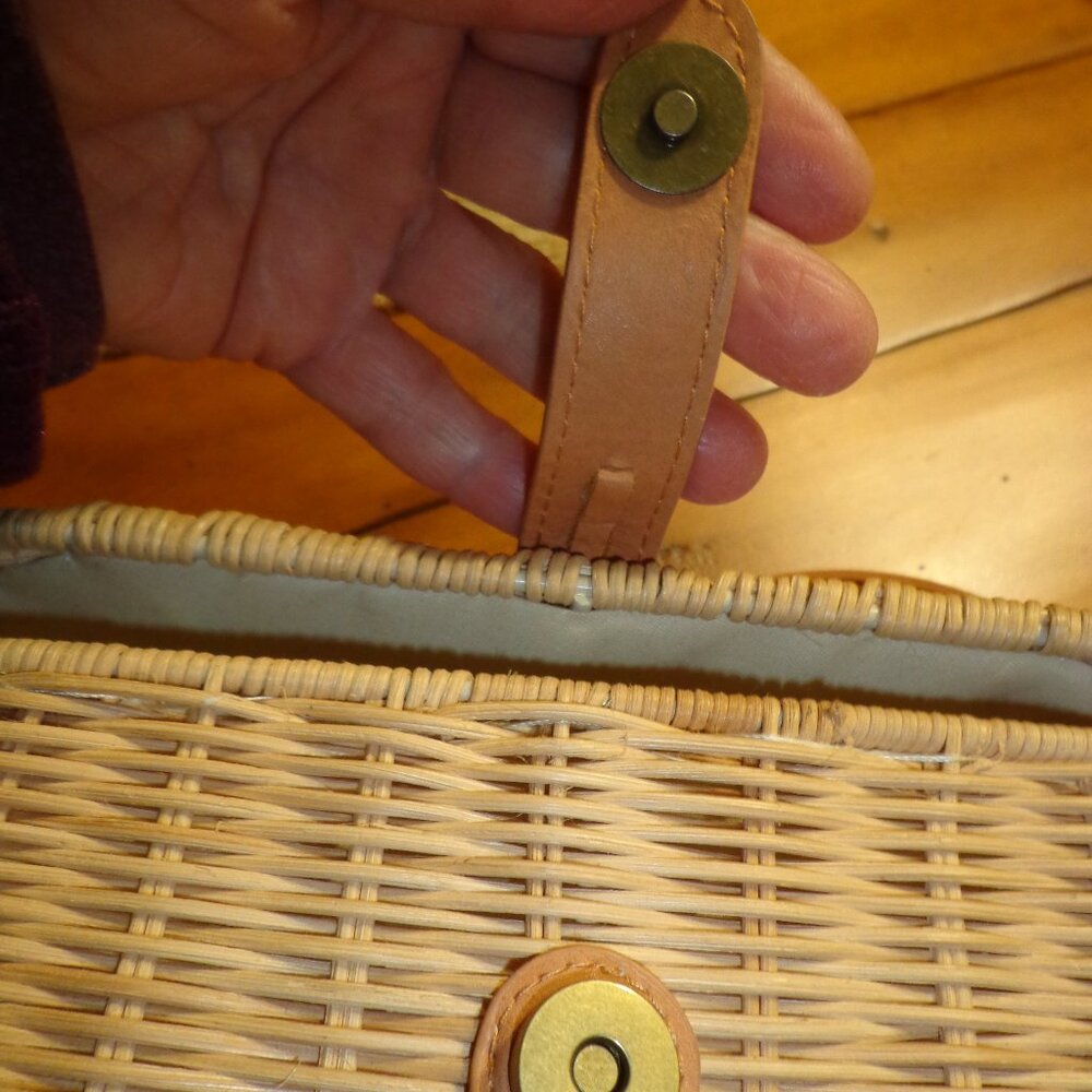 NWOT Universal Thread Wicker Basket Bag Natural Snap Closure Adj. Shoulder Strap - Picture 5 of 12